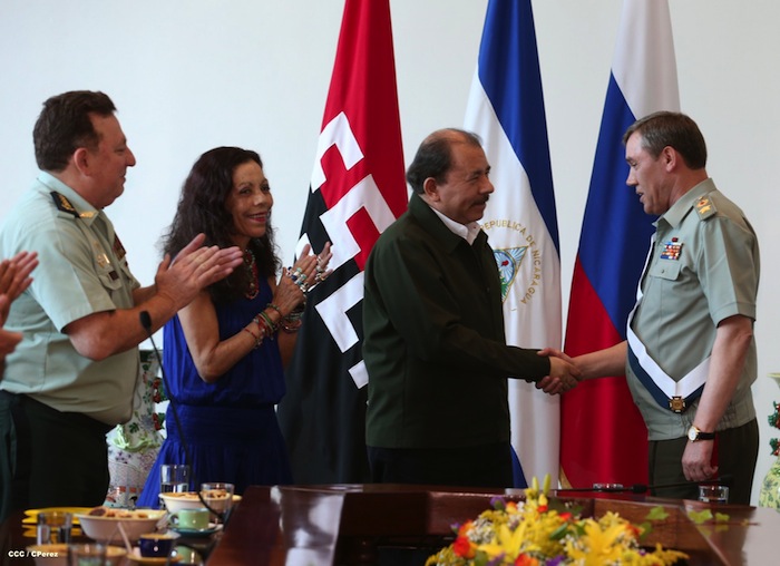 Daniel y Rosario se reúnen con Jefe del Estado Mayor de la Federación Rusa