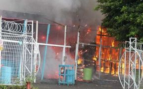 Incendio en tramos de pólvora en Tiscapa