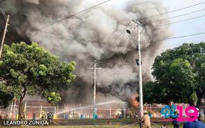 Incendio en tramos de pólvora en Tiscapa