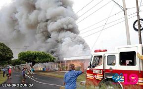 Incendio en tramos de pólvora en Tiscapa