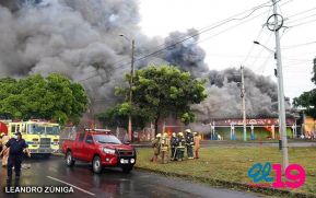 Incendio en tramos de pólvora en Tiscapa