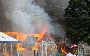 Incendio en tramos de pólvora en Tiscapa