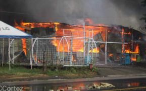 Incendio en tramos de pólvora en Tiscapa