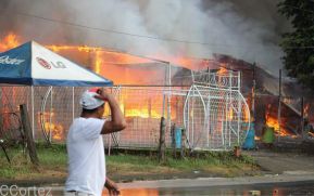 Incendio en tramos de pólvora en Tiscapa