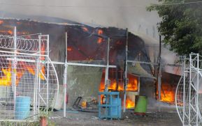 Incendio en tramos de pólvora en Tiscapa