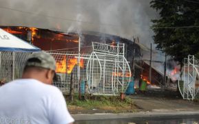 Incendio en tramos de pólvora en Tiscapa
