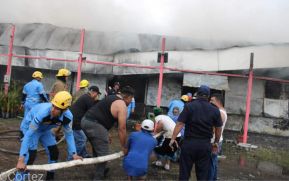 Incendio en tramos de pólvora en Tiscapa