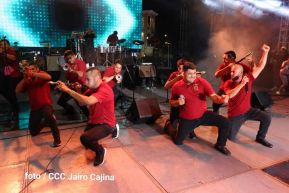 Celebración de la Fiesta de las Victorias en Avenida de Bolívar a Chávez