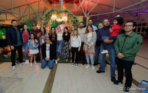 ¡Qué viva la Virgen y que en Nicaragua florezca cada vez más la Paz y el Bien !