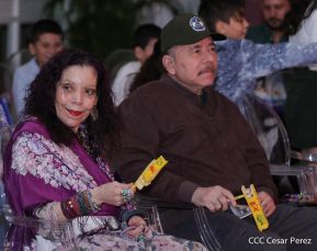 ¡Qué viva la Virgen y que en Nicaragua florezca cada vez más la Paz y el Bien !