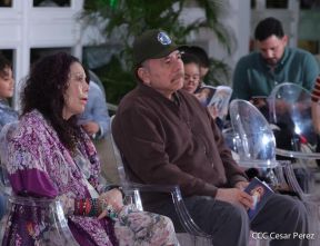 ¡Qué viva la Virgen y que en Nicaragua florezca cada vez más la Paz y el Bien !