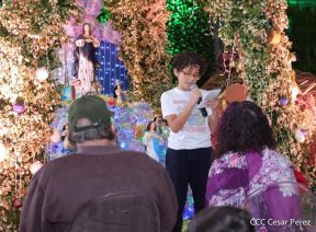 ¡Qué viva la Virgen y que en Nicaragua florezca cada vez más la Paz y el Bien !