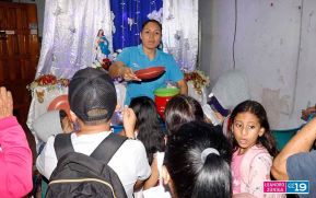 Gritería: Rezar y cantar casa por casa a La Virgen María