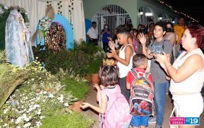 Gritería: Rezar y cantar casa por casa a La Virgen María