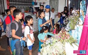 Gritería: Rezar y cantar casa por casa a La Virgen María