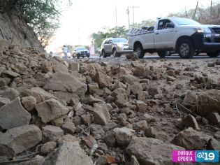 Derrumbes en Carretera Nueva a León por terremoto