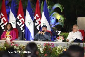 Homenaje al héroe nacional Roberto Clemente