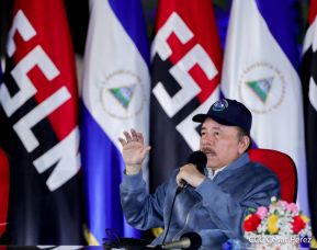 Homenaje al héroe nacional Roberto Clemente