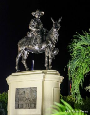 Homenaje al héroe nacional Roberto Clemente