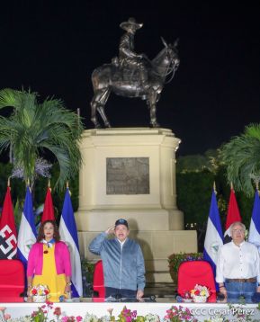 Homenaje al héroe nacional Roberto Clemente