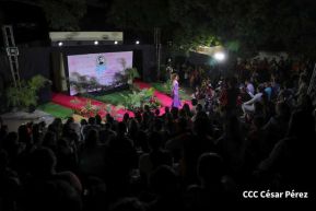 Nicaragua Diseña celebra pasarela "Verso, Perla, Pluma y Flor" en honor a Rubén Darío