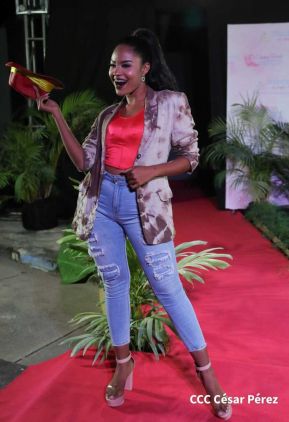 Nicaragua Diseña celebra pasarela "Verso, Perla, Pluma y Flor" en honor a Rubén Darío