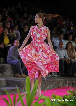 Nicaragua Diseña celebra pasarela "Verso, Perla, Pluma y Flor" en honor a Rubén Darío