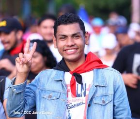 ¡Nicaragua ilumina, como un sol que no declina!