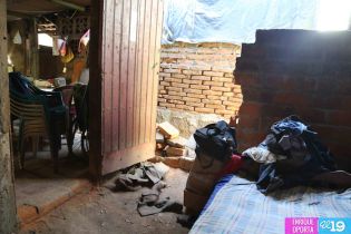 Gobierno entrega ayuda humanitaria a familias afectadas por los sismos