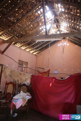 Gobierno entrega ayuda humanitaria a familias afectadas por los sismos