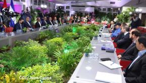 Reunión entre el Presidente Daniel Ortega y Compañera Rosario con el Canciller de Irán