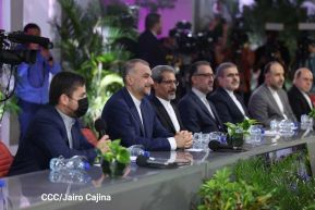 Reunión entre el Presidente Daniel Ortega y Compañera Rosario con el Canciller de Irán