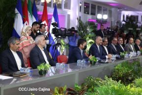 Reunión entre el Presidente Daniel Ortega y Compañera Rosario con el Canciller de Irán