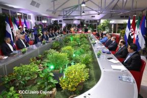 Reunión entre el Presidente Daniel Ortega y Compañera Rosario con el Canciller de Irán