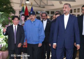 Reunión entre el Presidente Daniel Ortega y Compañera Rosario con el Canciller de Irán