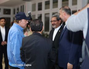 Reunión entre el Presidente Daniel Ortega y Compañera Rosario con el Canciller de Irán