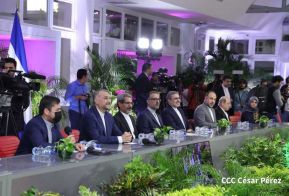 Reunión entre el Presidente Daniel Ortega y Compañera Rosario con el Canciller de Irán