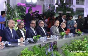 Reunión entre el Presidente Daniel Ortega y Compañera Rosario con el Canciller de Irán