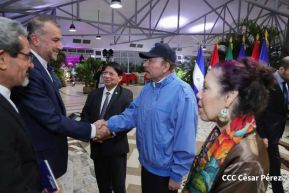 Reunión entre el Presidente Daniel Ortega y Compañera Rosario con el Canciller de Irán