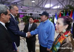 Reunión entre el Presidente Daniel Ortega y Compañera Rosario con el Canciller de Irán