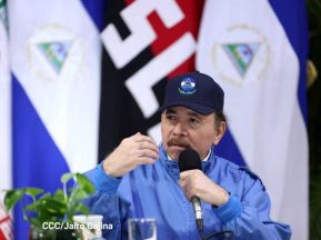 Reunión entre el Presidente Daniel Ortega y Compañera Rosario con el Canciller de Irán