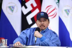 Reunión entre el Presidente Daniel Ortega y Compañera Rosario con el Canciller de Irán