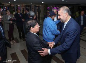 Reunión entre el Presidente Daniel Ortega y Compañera Rosario con el Canciller de Irán