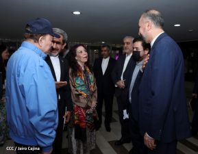 Reunión entre el Presidente Daniel Ortega y Compañera Rosario con el Canciller de Irán