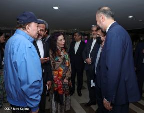 Reunión entre el Presidente Daniel Ortega y Compañera Rosario con el Canciller de Irán