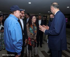 Reunión entre el Presidente Daniel Ortega y Compañera Rosario con el Canciller de Irán