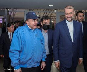 Reunión entre el Presidente Daniel Ortega y Compañera Rosario con el Canciller de Irán