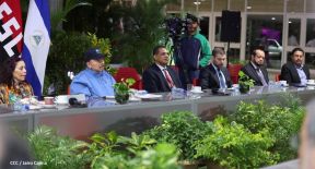 Reunión entre el Presidente Daniel Ortega y Compañera Rosario con el Canciller de Irán