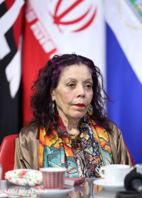 Reunión entre el Presidente Daniel Ortega y Compañera Rosario con el Canciller de Irán