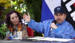 Reunión entre el Presidente Daniel Ortega y Compañera Rosario con el Canciller de Irán